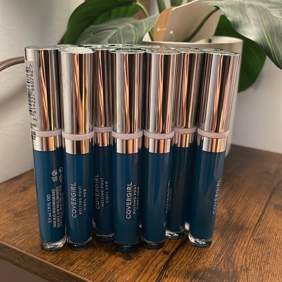 COVERGIRL Other - Covergirl Melting pout 235 below deck